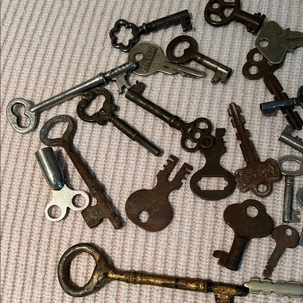 Vintage Key Collection - Picture 2 of 4